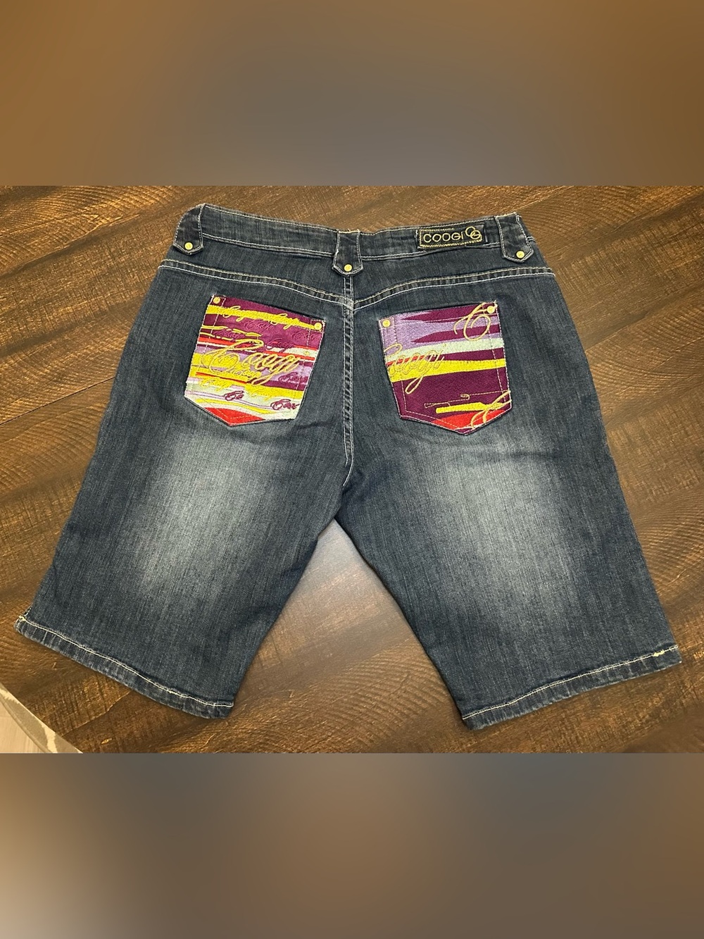 COOGI Jeans Women's Bermuda Blue Denim Shorts size 31x11 Embroidered